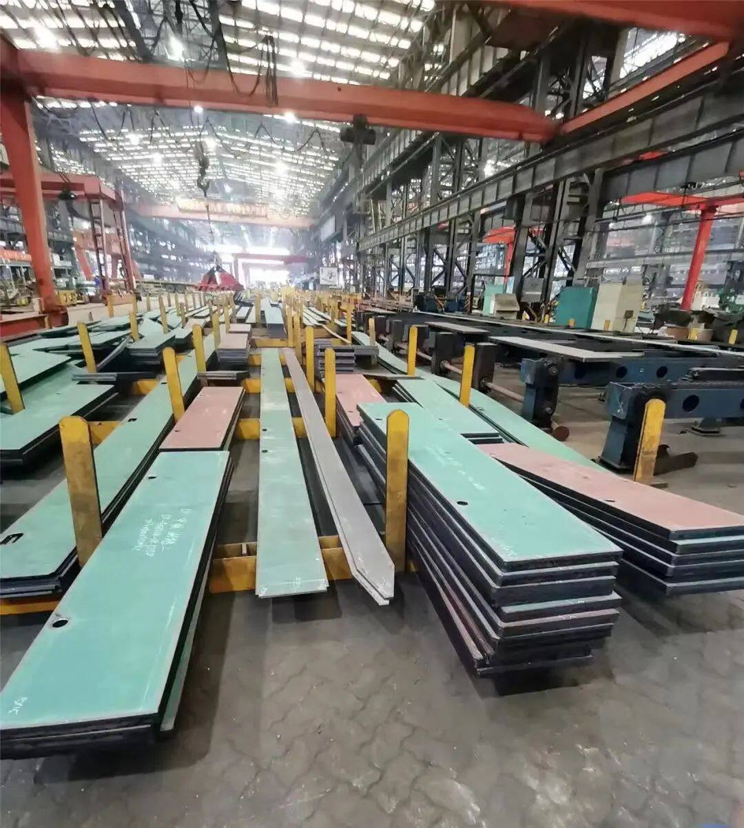 规范规定内底纵骨的剖面模数为船底纵骨剖面模数的________。